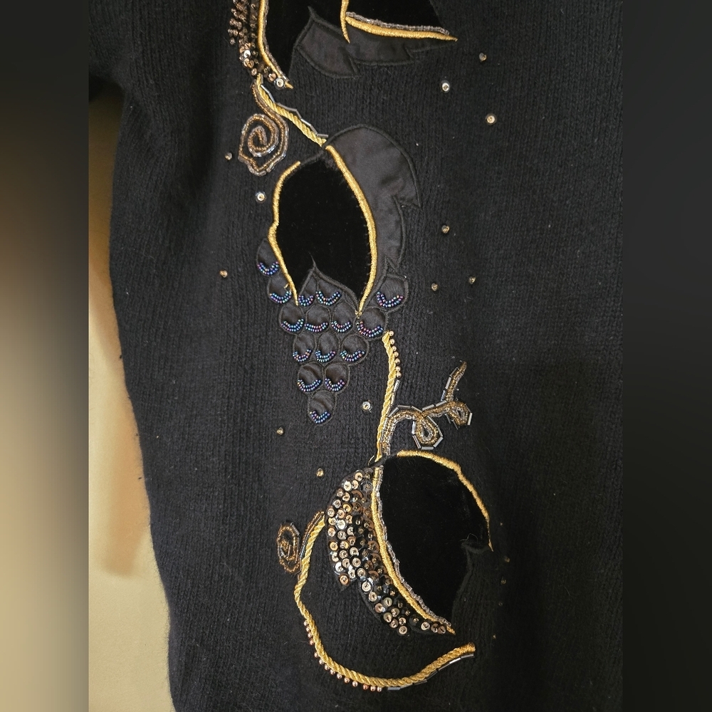 Vintage!! I.B.Diffusion | 1980s Black Beaded Sweater w/ Grapevine Design, Size M - Picture 8 of 13